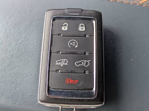 Used 2023 Jeep Grand Wagoneer Series III AWD/4WD image 28
