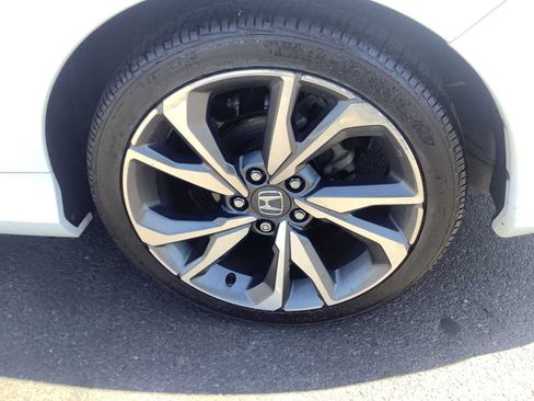 Used 2019 Honda Civic Touring image 7