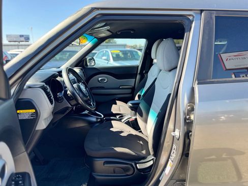Used 2017 Kia Soul EV image 22