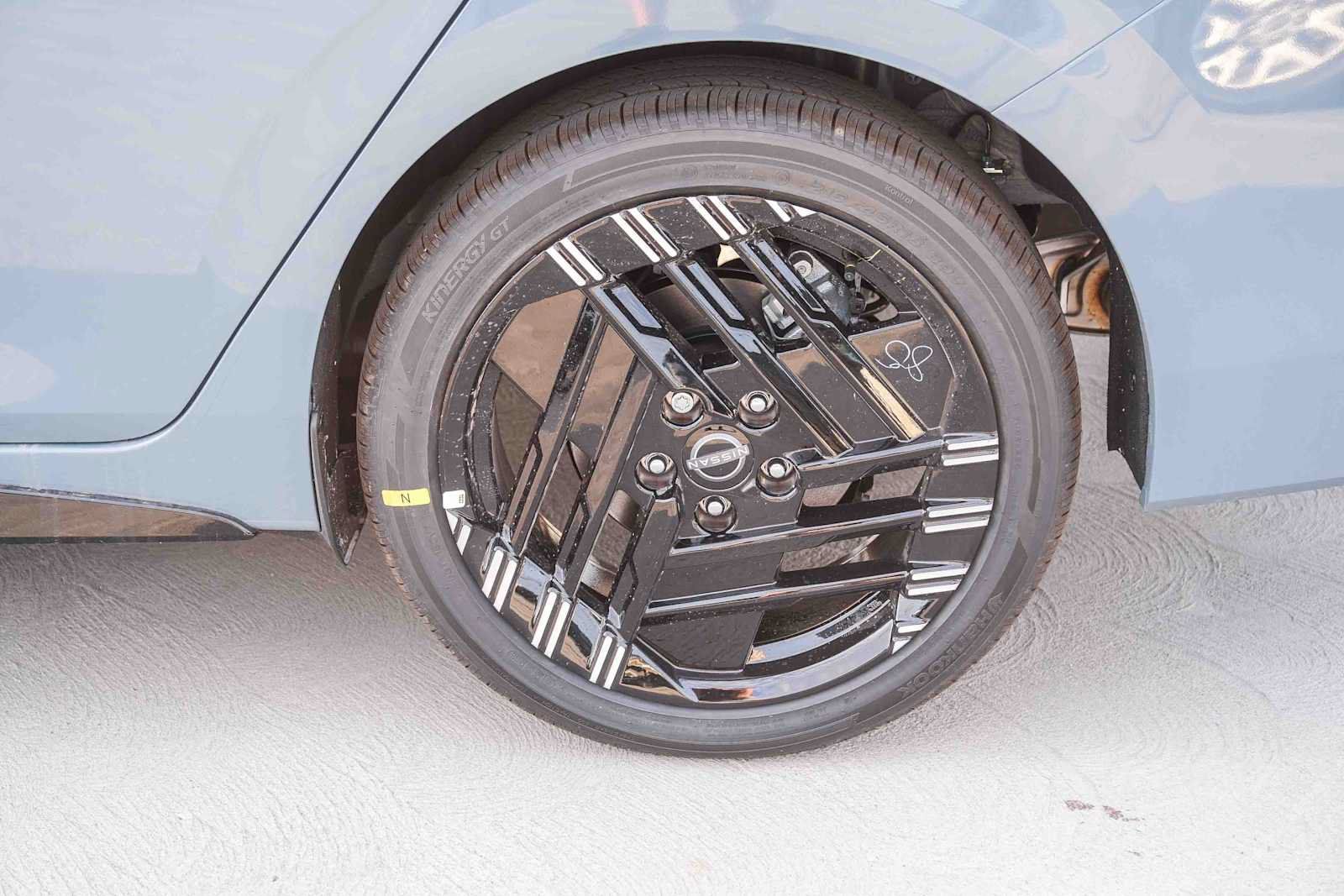 New 2027 Nissan Sentra SR w/ Floor Mat Package FWD image 9