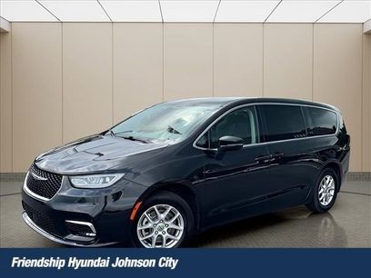Used 2023 Chrysler Pacifica Touring-L