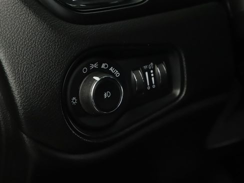 Used 2017 Jeep Renegade Altitude image 8