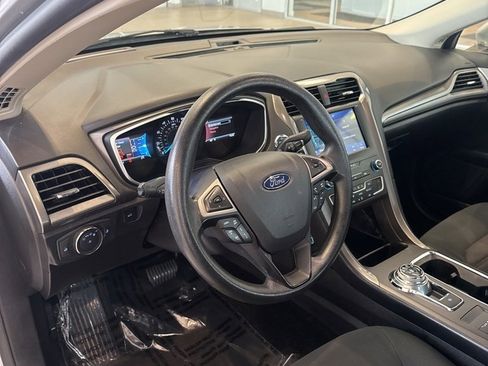 Used 2019 Ford Fusion SE image 24