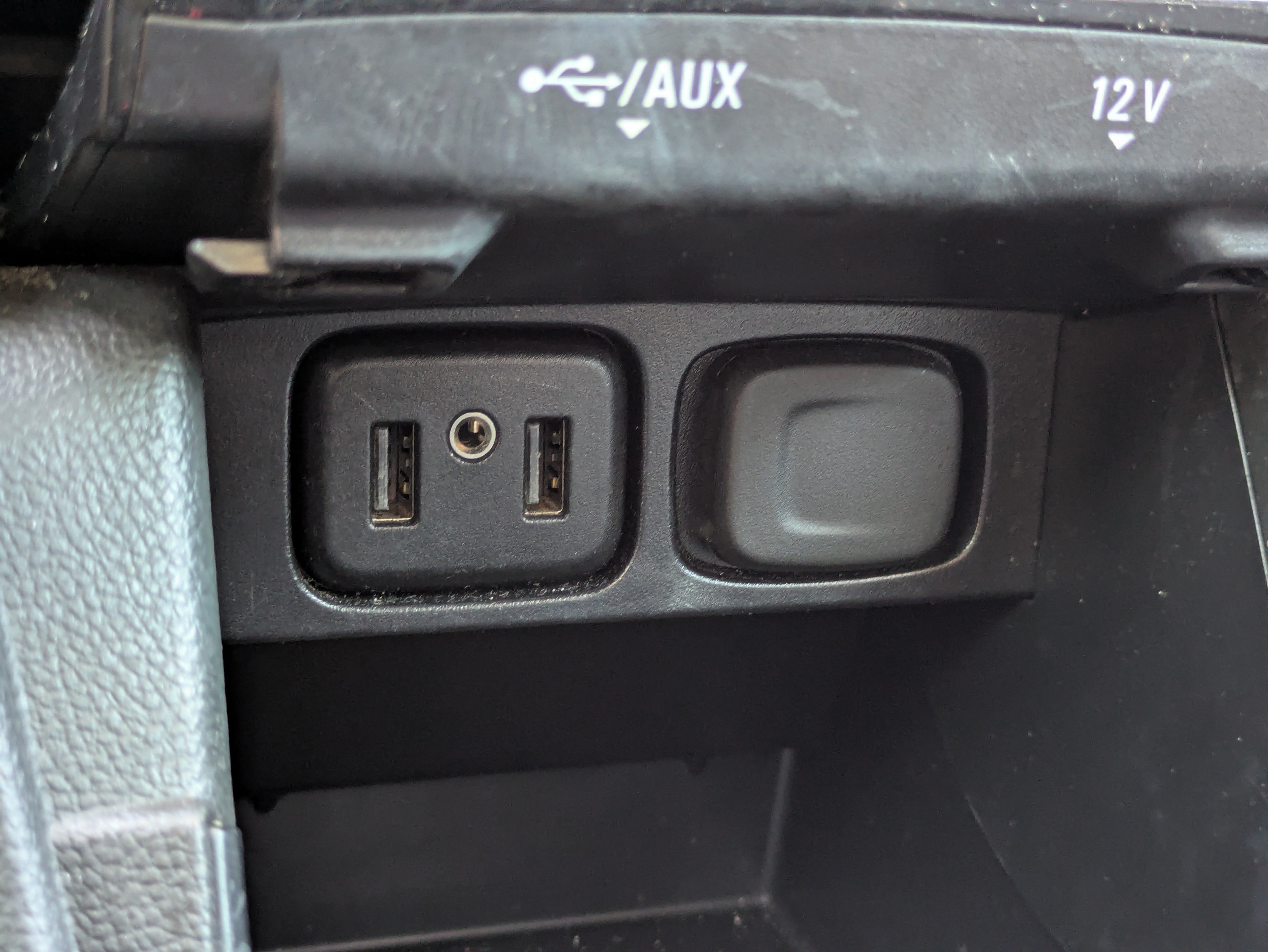 Used 2020 Buick Encore Essence FWD image 26