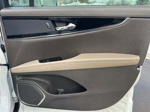 Used 2023 Lincoln Nautilus Reserve image 10