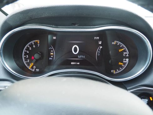 Used 2021 Jeep Grand Cherokee Laredo image 21