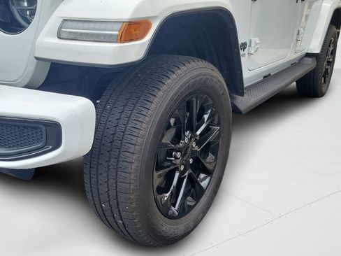 Used 2022 Jeep Wrangler Unlimited Sahara AWD/4WD image 8
