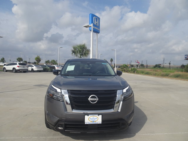 Used 2024 Nissan Pathfinder S FWD image 2