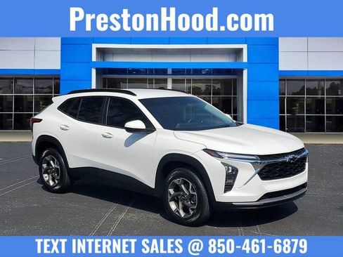 Used 2024 Chevrolet Trax LT w/ Driver Confidence Package image 1