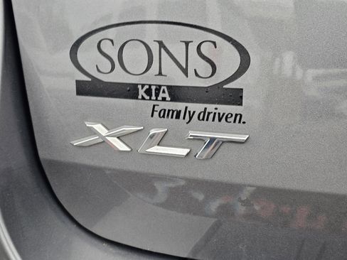 Used 2021 Ford Explorer XLT image 10