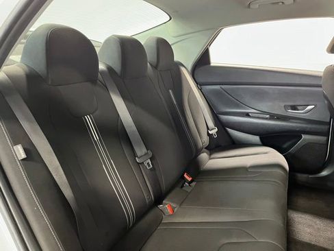Used 2024 Hyundai Elantra SEL FWD image 13