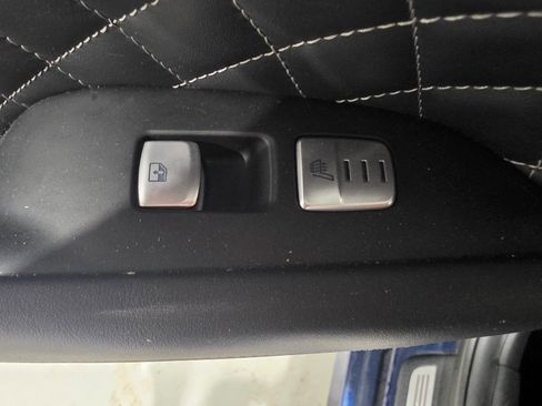 Used 2021 Genesis G70 3.3T w/ Sport Package image 40