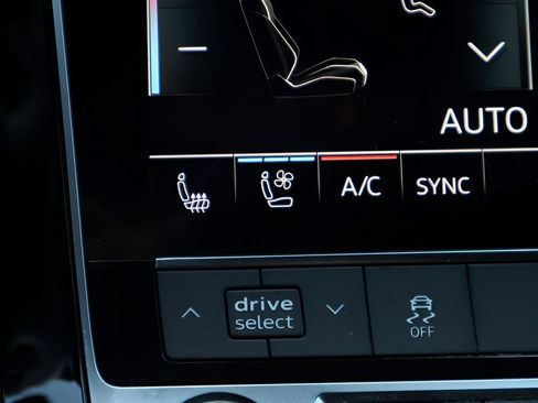 Used 2020 Audi Q8 Premium Plus w/ Premium Plus Package AWD/4WD image 29