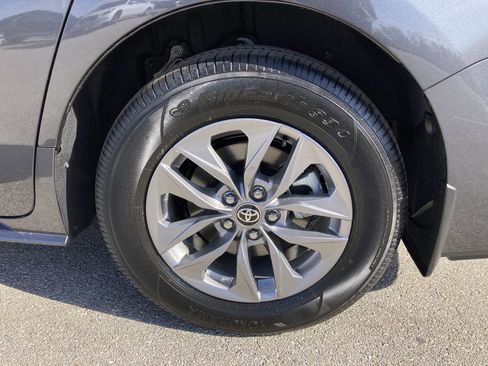 Certified 2025 Toyota Sienna XLE image 19