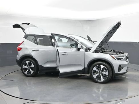 Used 2024 Volvo XC40 B5 Plus w/ Protection Package Premier AWD/4WD image 48
