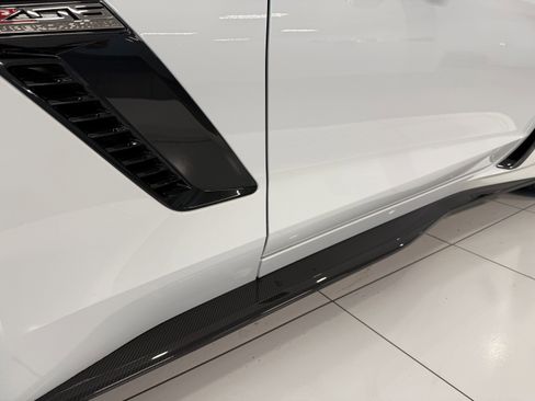 Used 2016 Chevrolet Corvette Z06 w/ 3LZ Preferred Equipment Group image 8