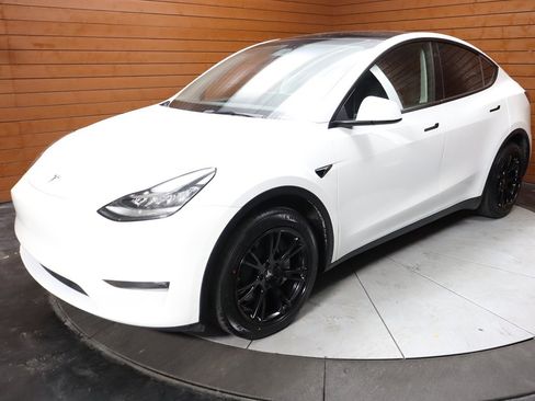 Used 2023 Tesla Model Y Long Range image 25