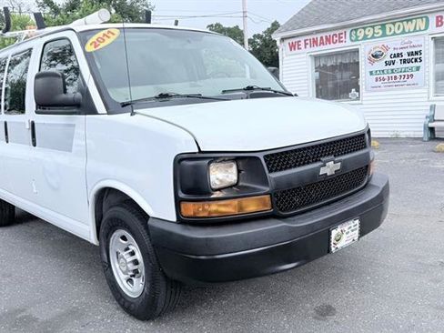 Used 2011 Chevrolet Express 2500 RWD image 4