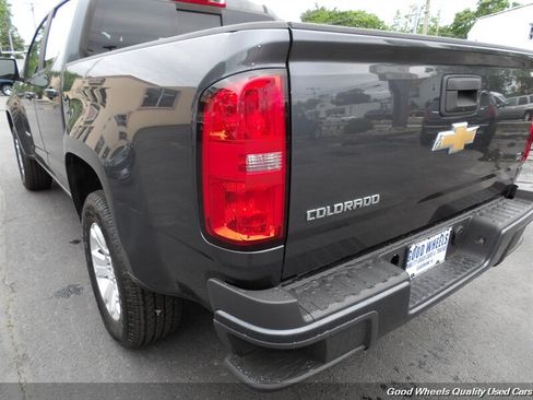 Used 2017 Chevrolet Colorado LT w/ LT Convenience Package RWD image 9