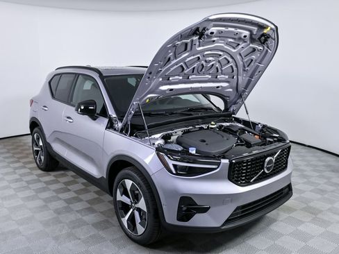 Used 2026 Volvo XC40 B5 Plus w/ Protection Package Premier AWD/4WD image 33