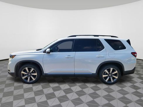 Certified 2024 Honda Pilot Touring image 5
