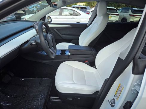 Used 2023 Tesla Model Y Long Range image 16