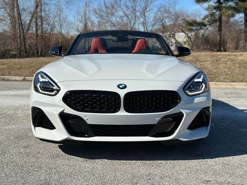 Used 2022 BMW Z4 M40i w/ Premium Package image 2