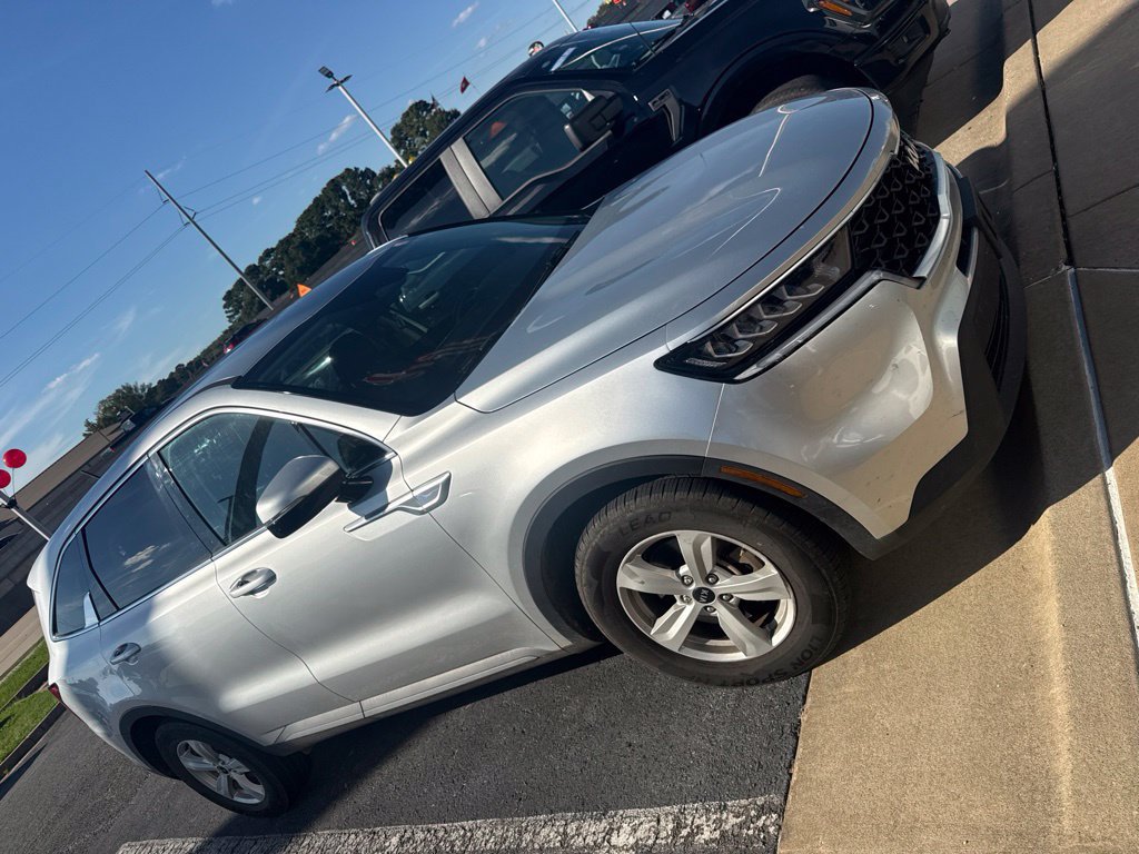 Used 2021 Kia Sorento LX FWD image 2