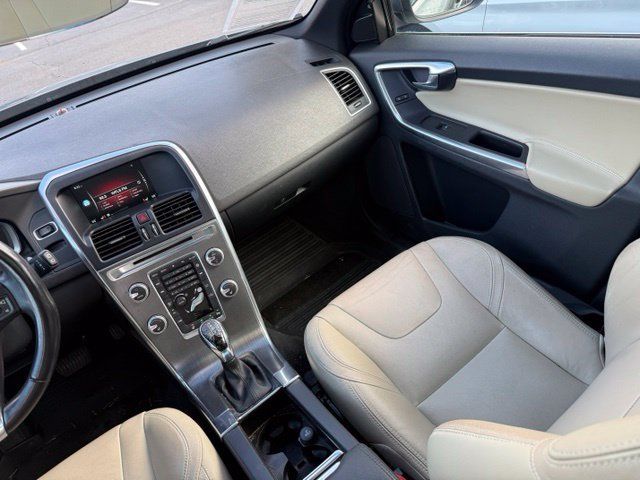 Used 2016 Volvo XC60 T6 w/ Climate Package AWD/4WD image 10