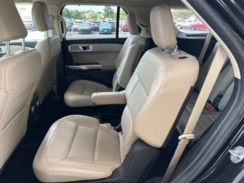 Used 2021 Ford Explorer Limited w/ Equipment Group 301A AWD/4WD image 13