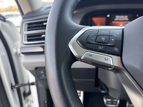 Certified 2024 Volkswagen Atlas Peak Edition SEL AWD/4WD image 19