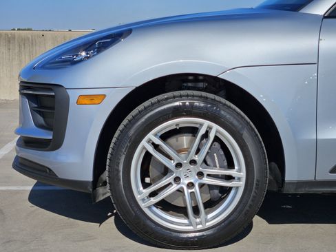 Certified 2025 Porsche Macan image 13