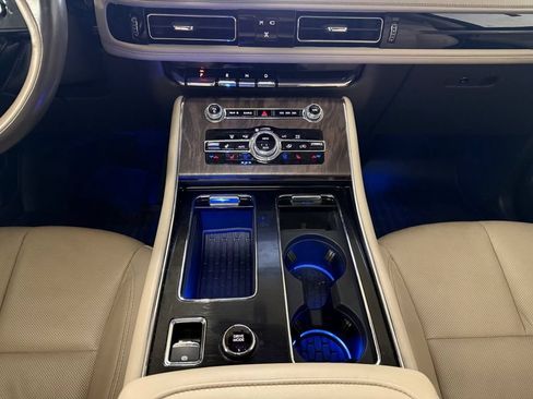 Used 2022 Lincoln Aviator Grand Touring w/ Equipment Group 301A AWD/4WD image 15