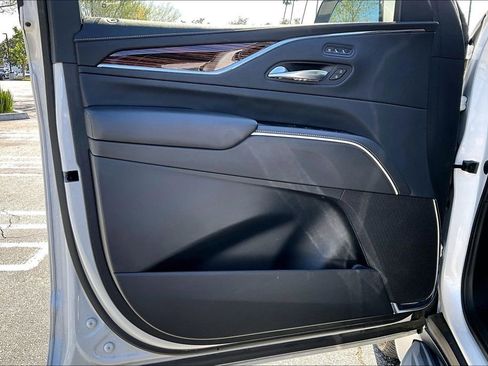 Used 2021 Cadillac Escalade Premium Luxury RWD image 20