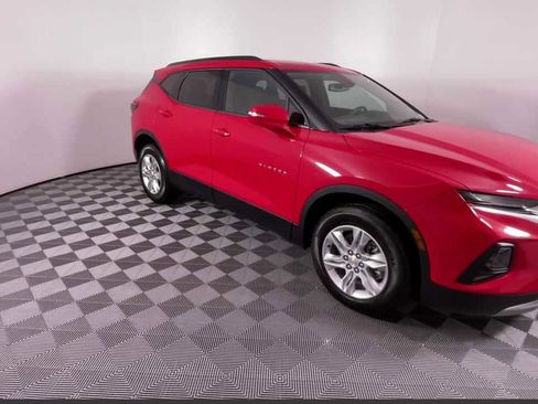 Used 2021 Chevrolet Blazer LT FWD image 2