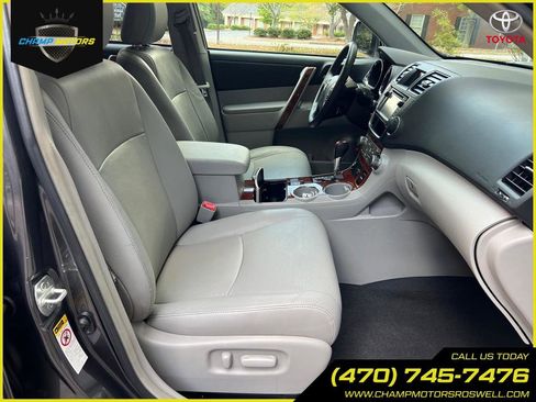 Used 2013 Toyota Highlander Limited image 32