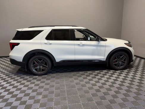 Used 2025 Ford Explorer ST AWD/4WD image 7