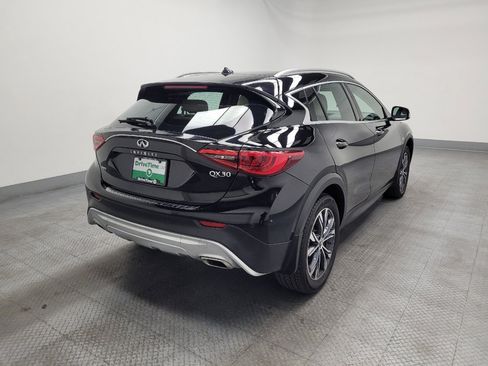 Used 2018 INFINITI QX30 Premium w/ Navigation Package AWD/4WD image 9