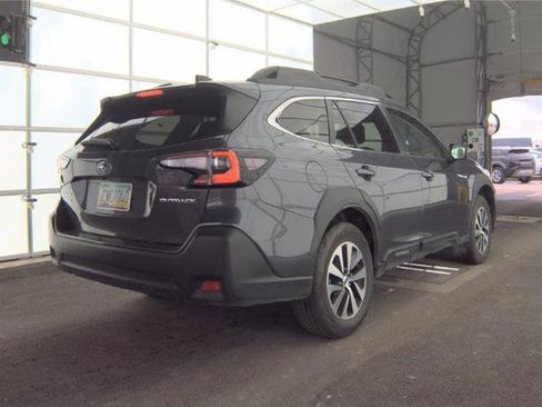 Used 2025 Subaru Outback Premium image 3