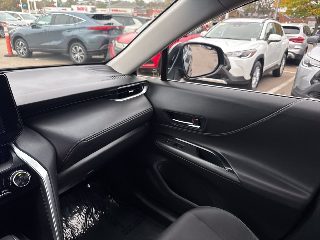 Used 2023 Toyota Venza LE AWD/4WD image 30