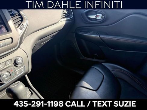 Used 2021 Jeep Cherokee Trailhawk w/ Comfort/Convenience Group image 11