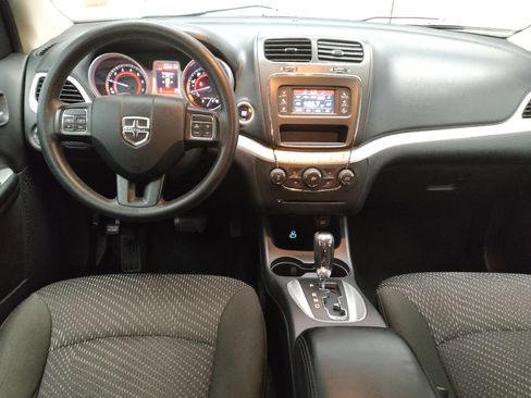 Used 2019 Dodge Journey SE image 22