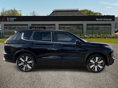 New 2026 Mitsubishi Outlander SE FWD image 3