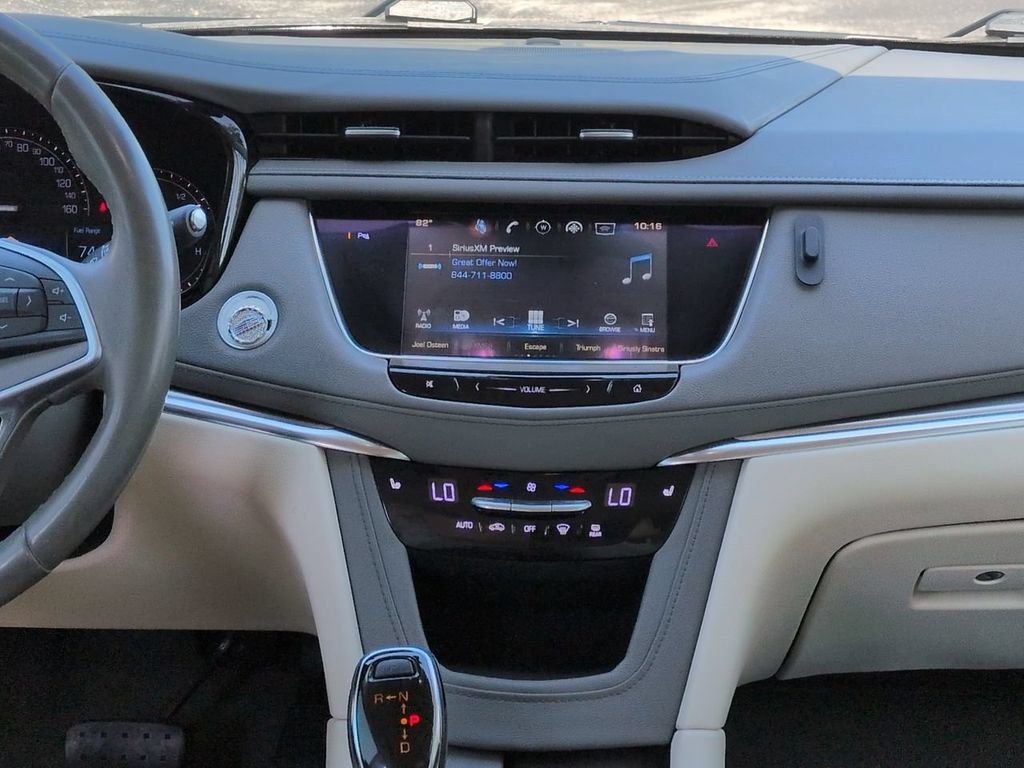 Used 2017 Cadillac XT5 Luxury w/ Driver Awareness Package FWD image 18