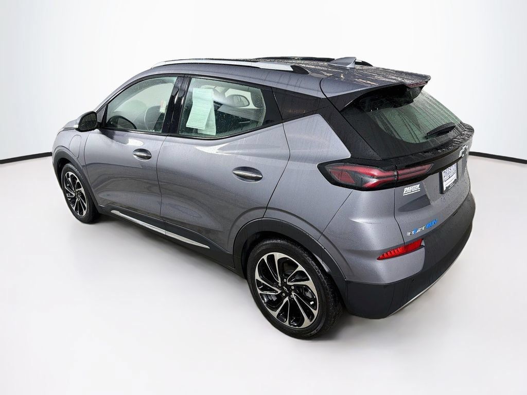 Used 2023 Chevrolet Bolt EUV Premier w/ Sun & Sound Package FWD image 7