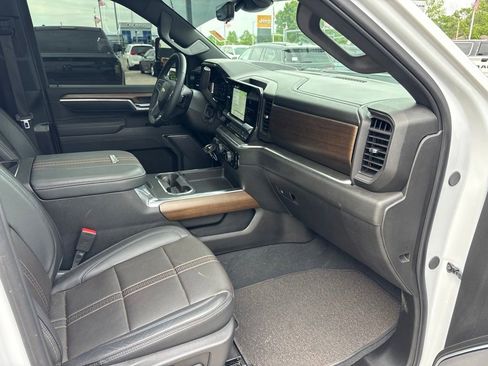 Used 2025 Chevrolet Silverado 2500 High Country w/ High Country Premium Package AWD/4WD image 37