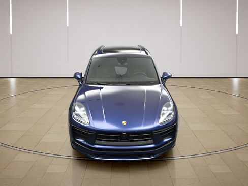 Certified 2025 Porsche Macan AWD/4WD image 40
