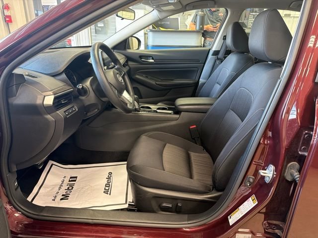 Used 2024 Nissan Altima 2.5 SV FWD image 9