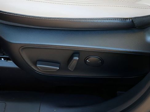 Used 2020 Ford Escape Titanium image 15