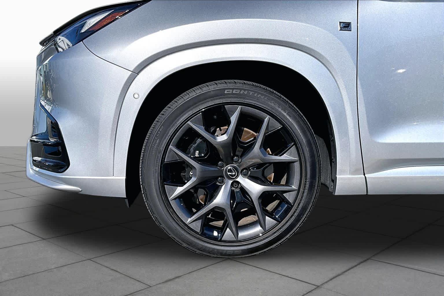 Used 2025 Lexus TX 500h AWD w/ Technology Package image 11